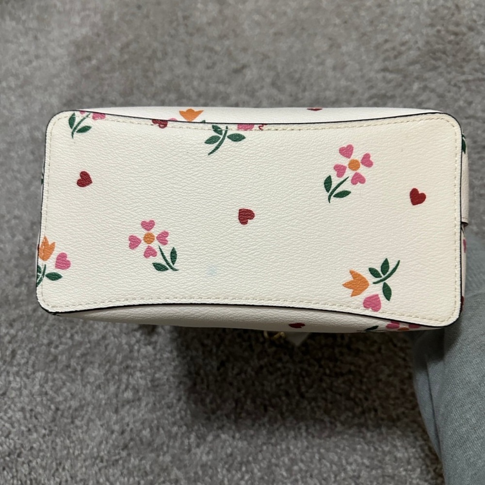 Coach Small Town Bucket Bag With Heart Petal Print - Picture 5 of 6
